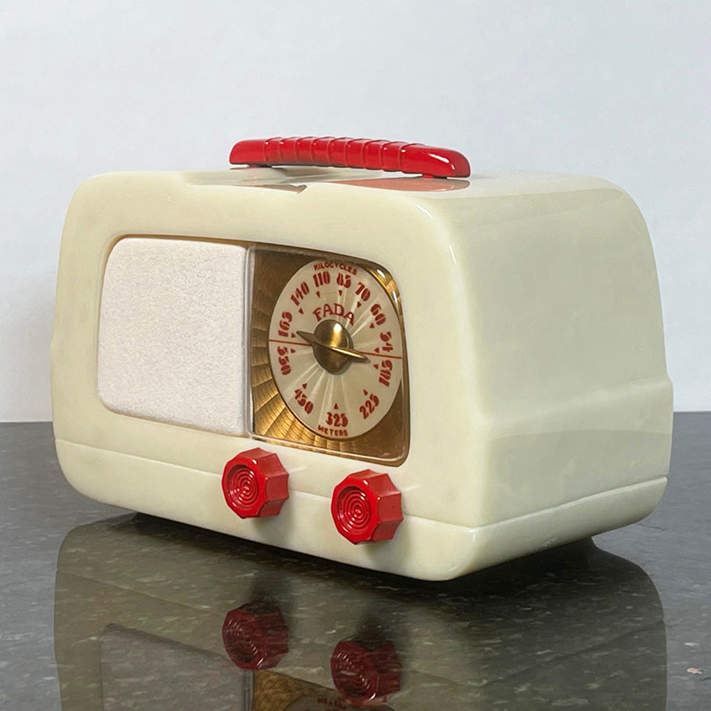 FADA 711 "Dip-Top" Catalin Radio Bespoke Radio. ART DECO